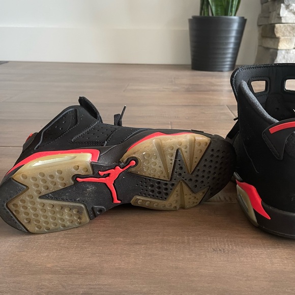 Air Jordan 6’s OG size 5Y - (6 women’s) - Picture 4 of 5